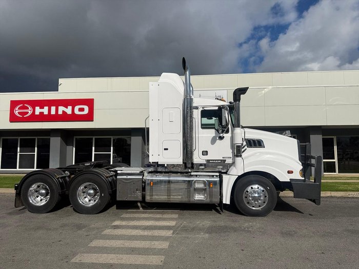 2015 Mack Trident