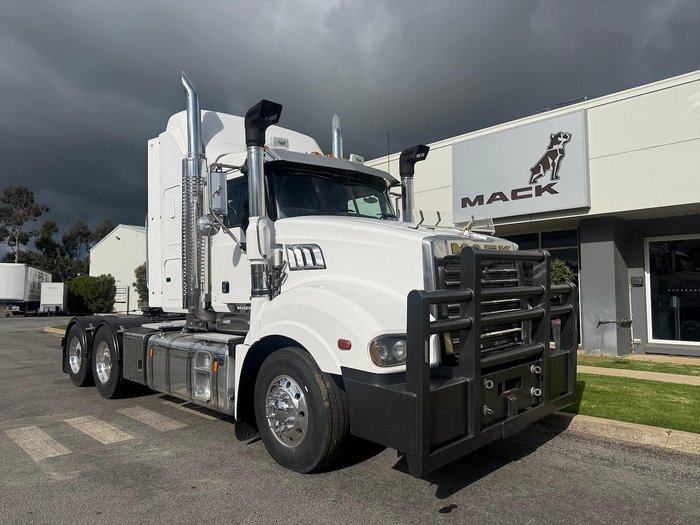 2015 Mack Trident