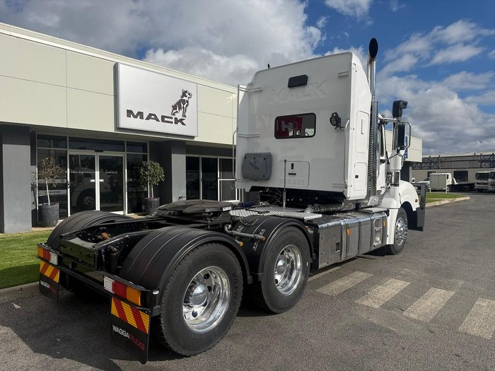 2015 Mack Trident