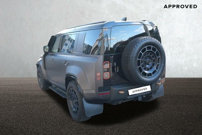 2026 Land Rover Defender 110 P635 OCTA
