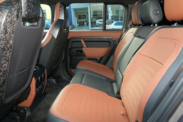 2026 Land Rover Defender 110 P635 OCTA