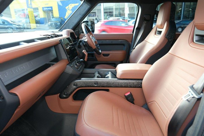 2026 Land Rover Defender 110 P635 OCTA