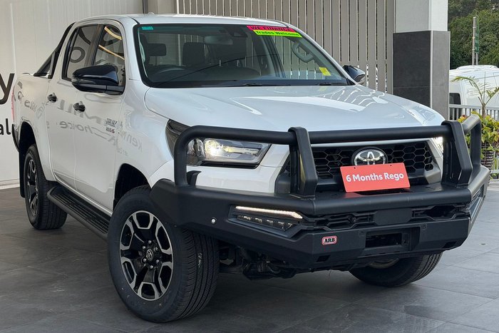 2025 Toyota Hilux SR5 48V