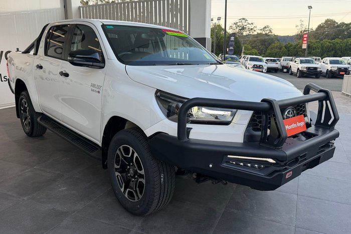 2025 Toyota Hilux SR5 48V