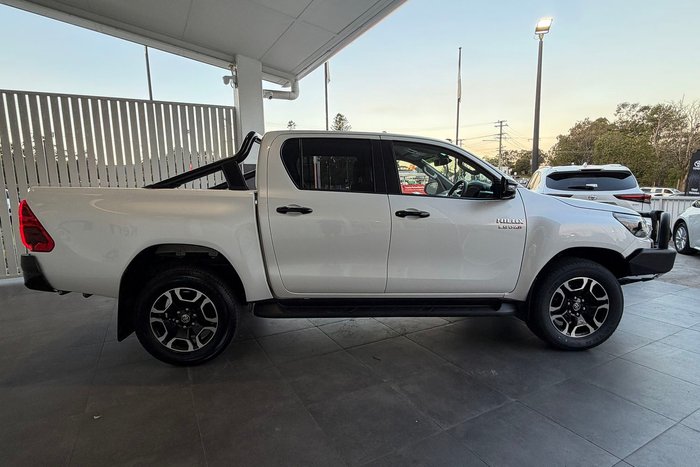 2025 Toyota Hilux SR5 48V