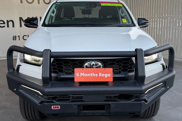 2025 Toyota Hilux SR5 48V