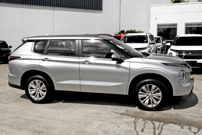 2026 Mitsubishi Outlander ES