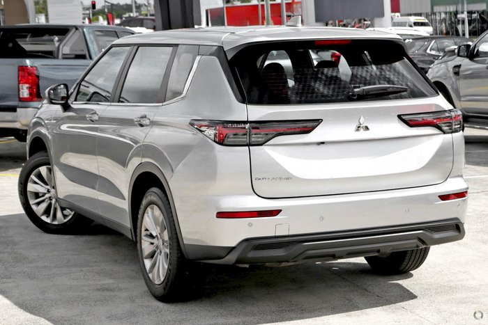 2026 Mitsubishi Outlander ES