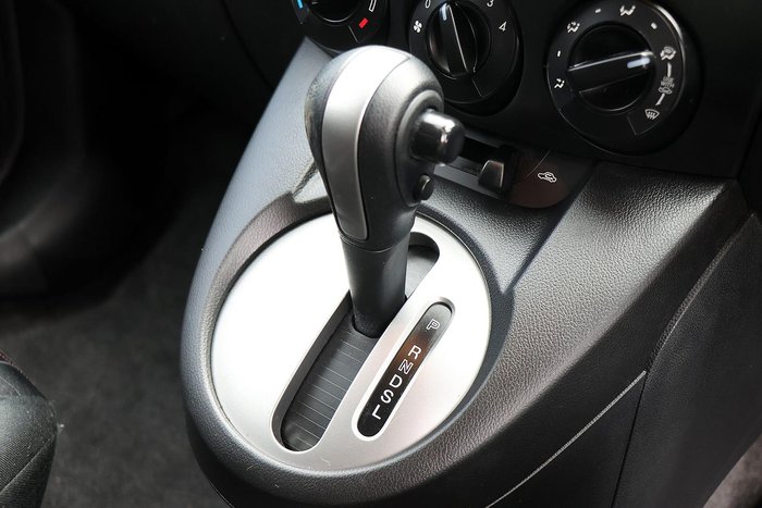 2013 Mazda 2 Neo Sport
