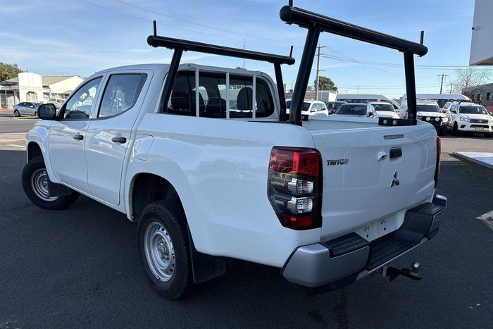 2022 Mitsubishi Triton GLX