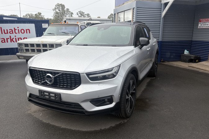 2018 VOLVO XC40 T5 R-DESIGN (AWD)