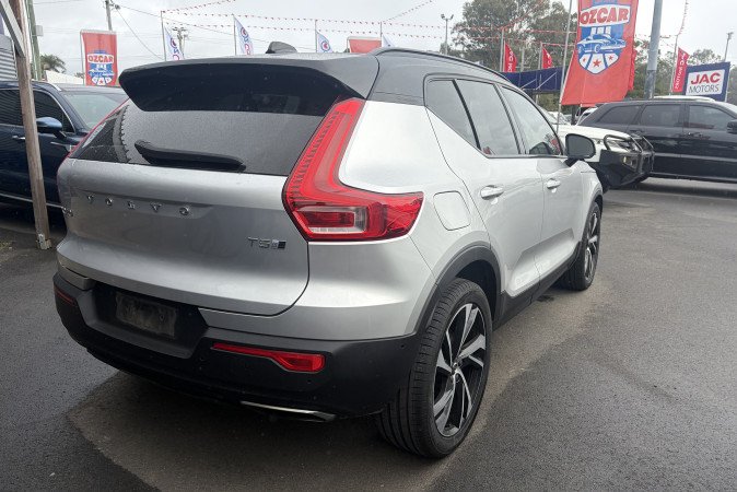 2018 VOLVO XC40 T5 R-DESIGN (AWD)