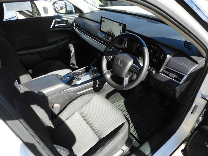 2025 Mitsubishi Outlander LS