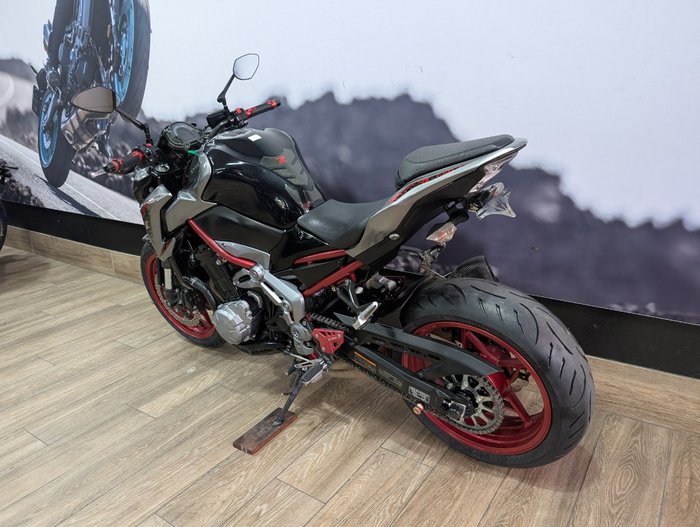 2019 Kawasaki ZR 900 GREY