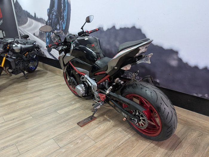 2019 Kawasaki ZR 900 GREY