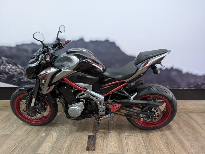 2019 Kawasaki ZR 900 GREY