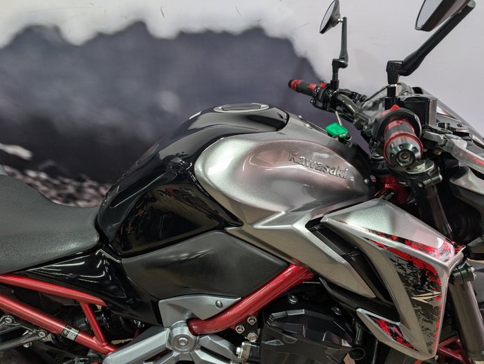 2019 Kawasaki ZR 900 GREY
