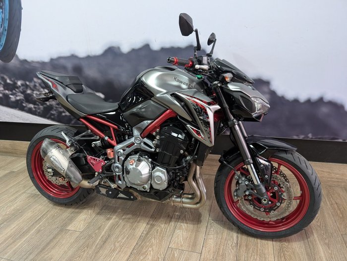 2019 Kawasaki ZR 900 GREY