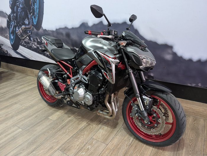2019 Kawasaki ZR 900 GREY