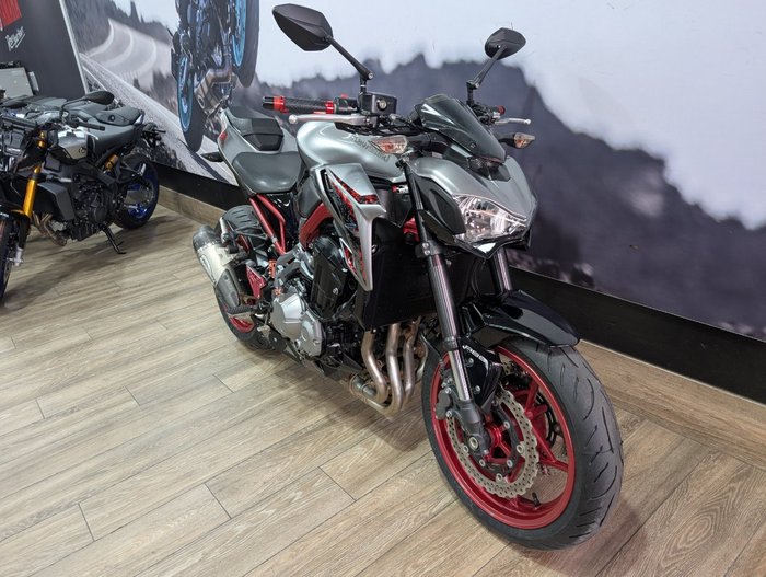 2019 Kawasaki ZR 900 GREY