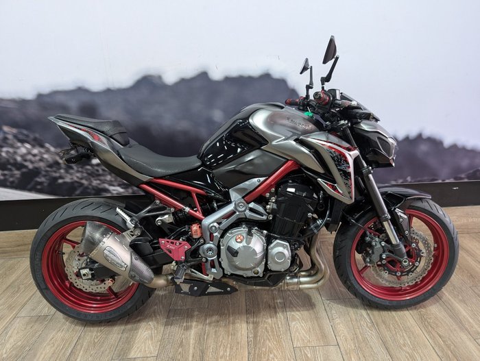 2019 Kawasaki ZR 900 GREY