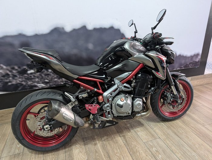 2019 Kawasaki ZR 900 GREY
