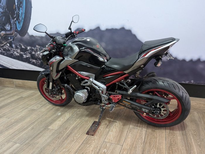 2019 Kawasaki ZR 900 GREY