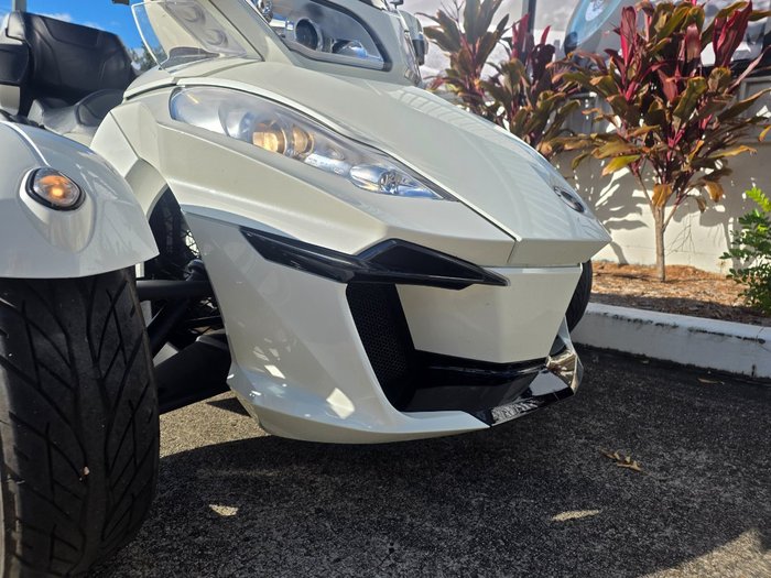 2017 BRP SPYDER RT (SM6) WHITE