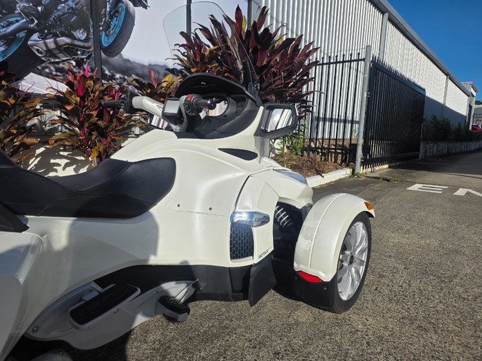 2017 BRP SPYDER RT (SM6) WHITE