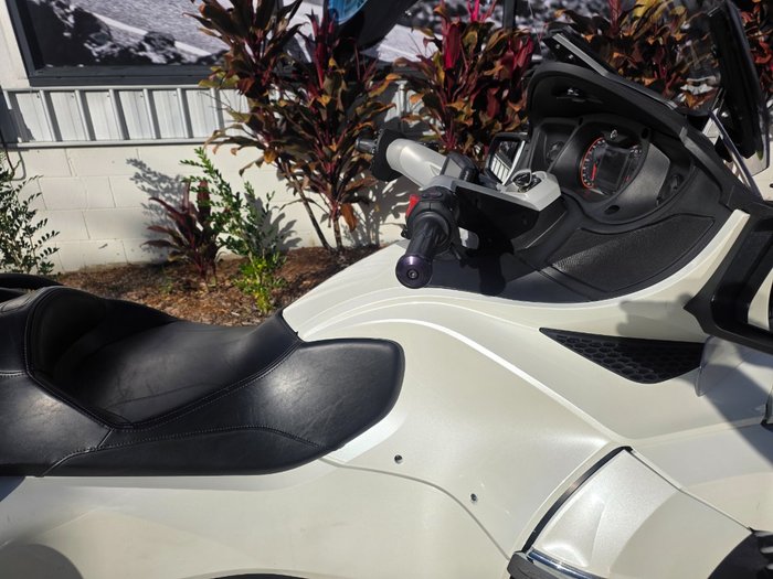 2017 BRP SPYDER RT (SM6) WHITE