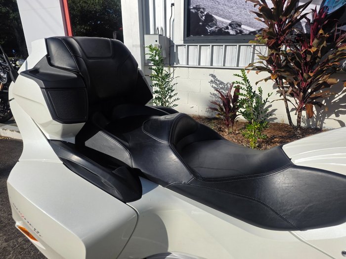 2017 BRP SPYDER RT (SM6) WHITE