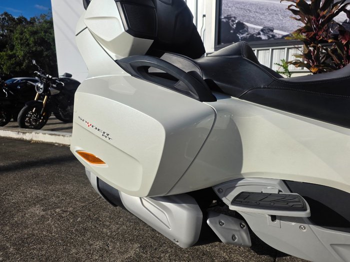 2017 BRP SPYDER RT (SM6) WHITE