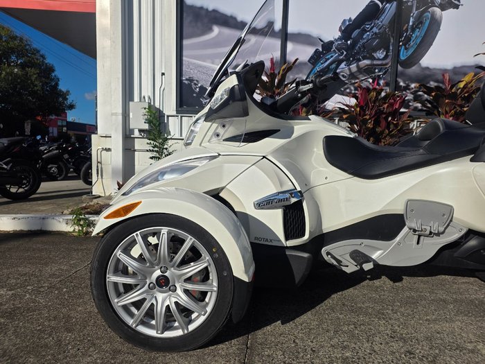 2017 BRP SPYDER RT (SM6) WHITE