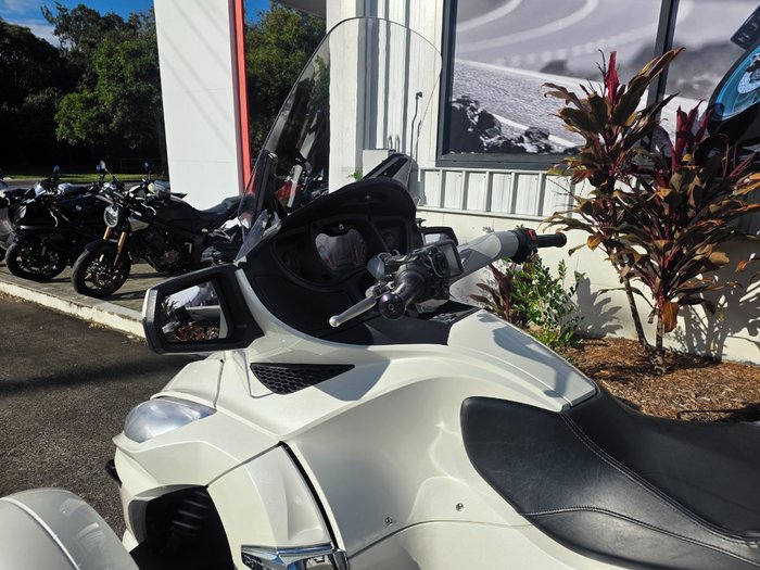 2017 BRP SPYDER RT (SM6) WHITE