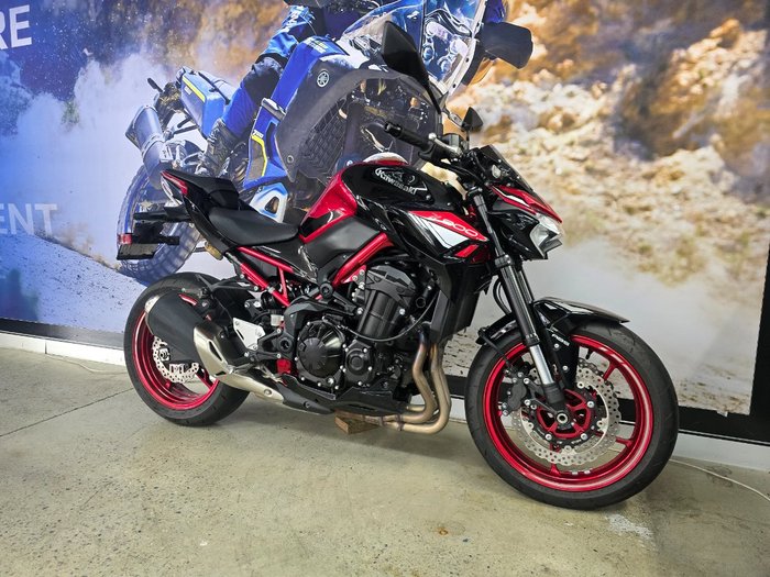 2024 Kawasaki Z900 (ZR900) RED
