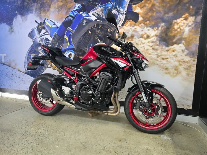 2024 Kawasaki Z900 (ZR900) RED