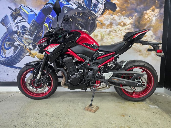 2024 Kawasaki Z900 (ZR900) RED