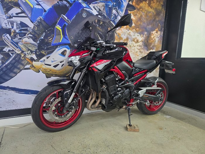 2024 Kawasaki Z900 (ZR900) RED