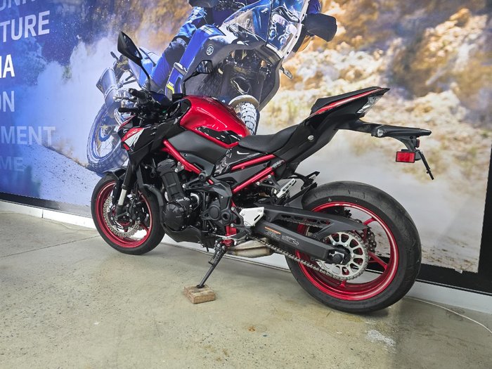 2024 Kawasaki Z900 (ZR900) RED