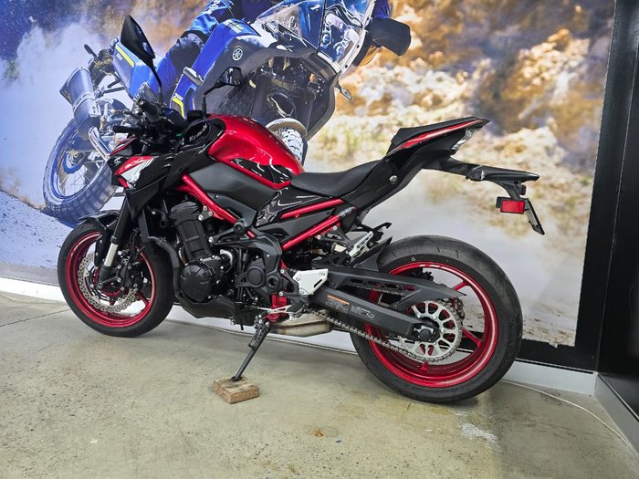 2024 Kawasaki Z900 (ZR900) RED