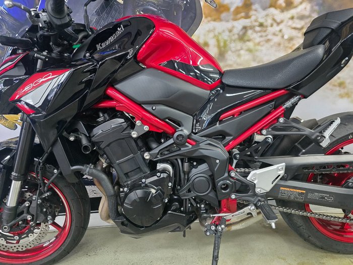 2024 Kawasaki Z900 (ZR900) RED