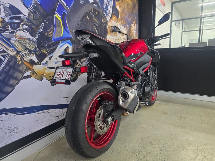 2024 Kawasaki Z900 (ZR900) RED