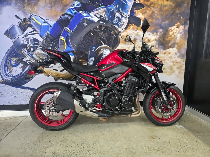 2024 Kawasaki Z900 (ZR900) RED