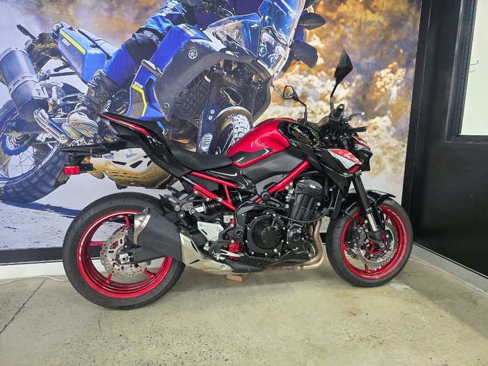 2024 Kawasaki Z900 (ZR900) RED