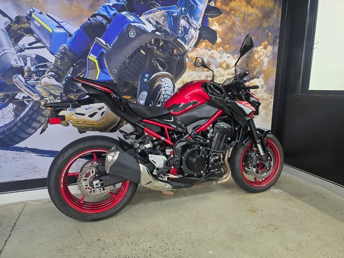 2024 Kawasaki Z900 (ZR900) RED