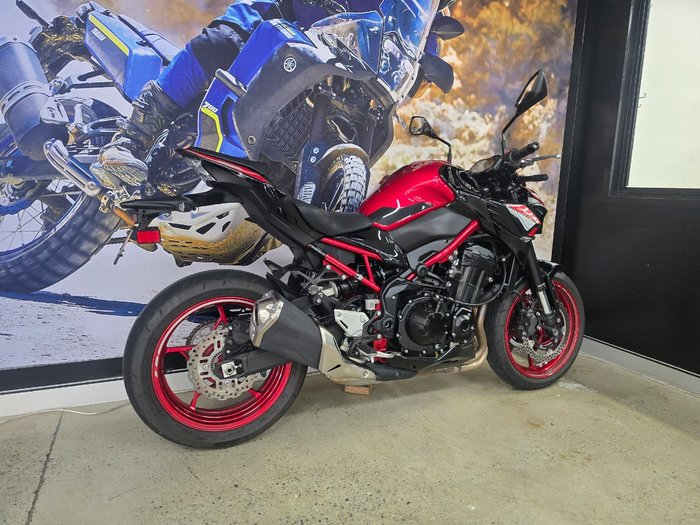 2024 Kawasaki Z900 (ZR900) RED