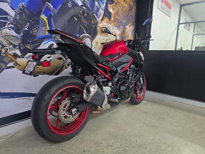 2024 Kawasaki Z900 (ZR900) RED