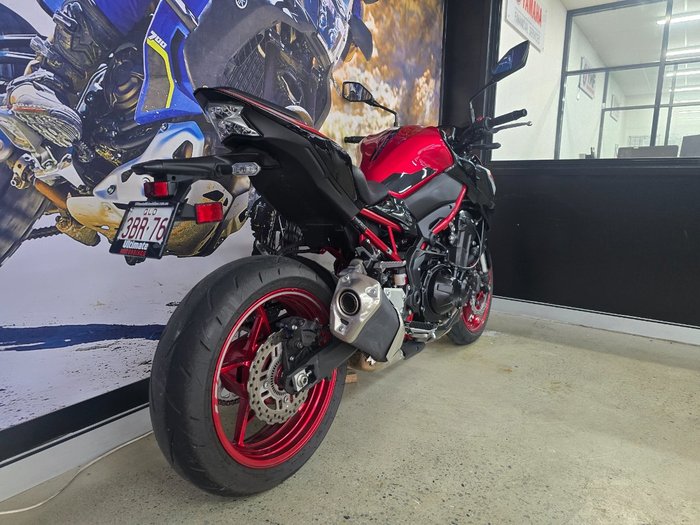 2024 Kawasaki Z900 (ZR900) RED
