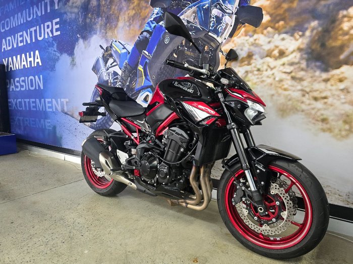2024 Kawasaki Z900 (ZR900) RED