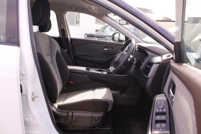 2024 Nissan X-TRAIL ST